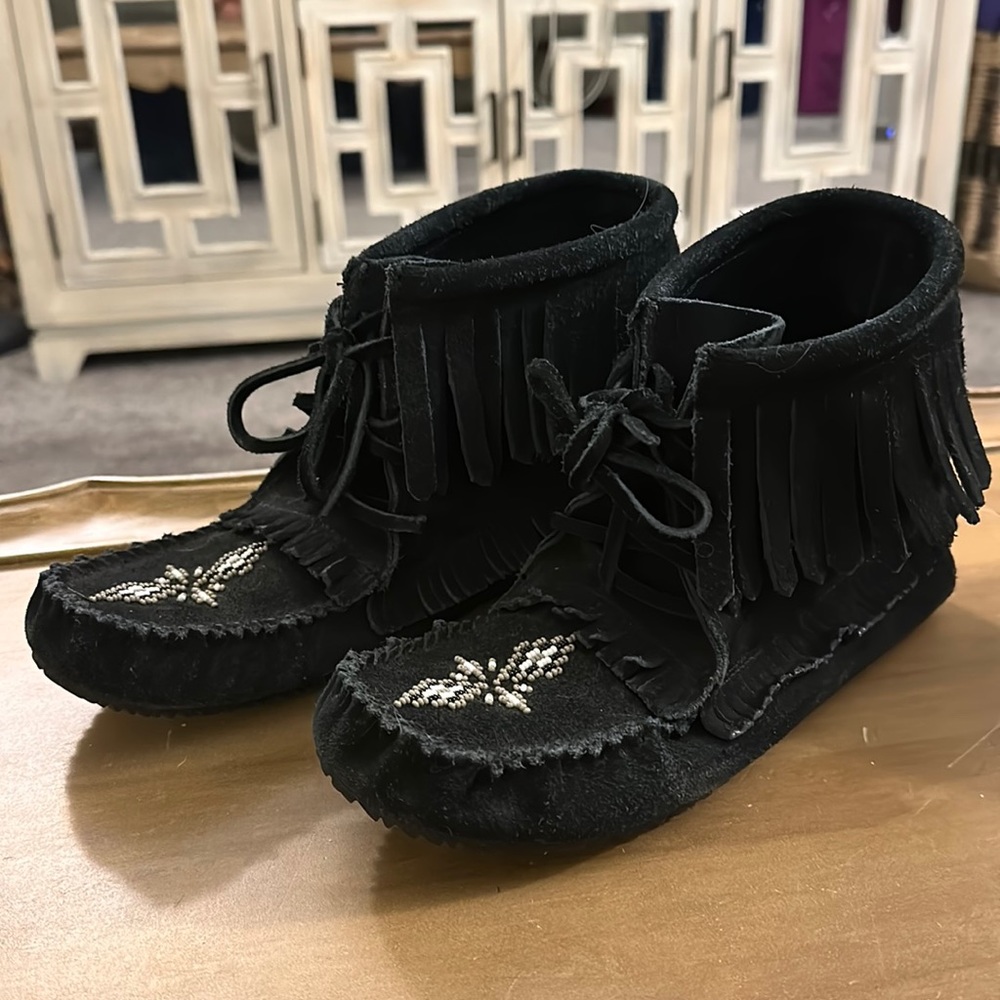 Manitobah mukluks Size 9